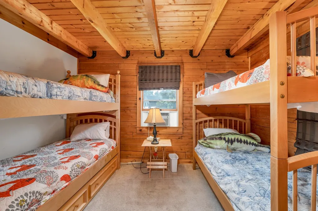 51 Old Barn Road Meredith NH 03253