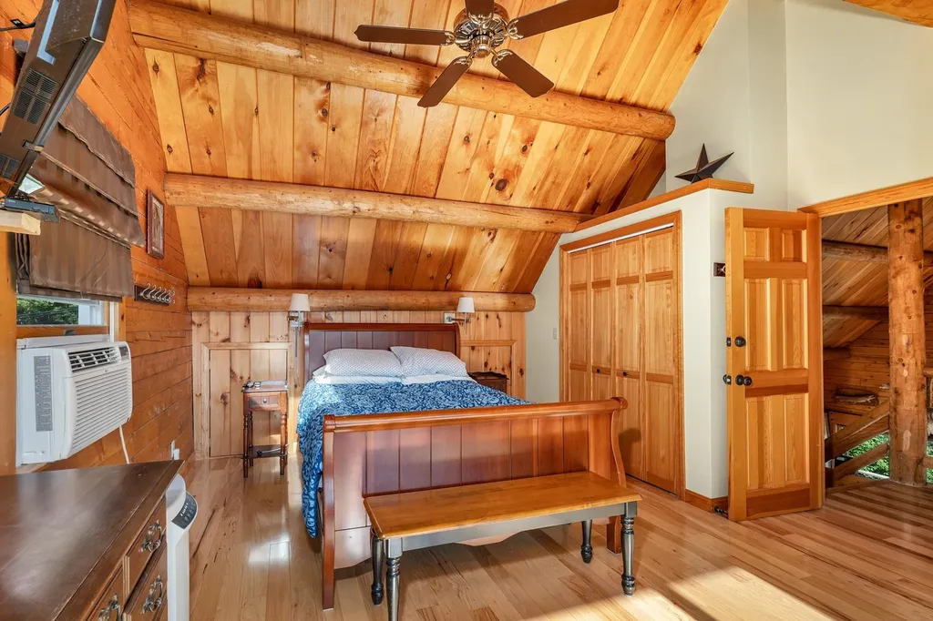 51 Old Barn Road Meredith NH 03253