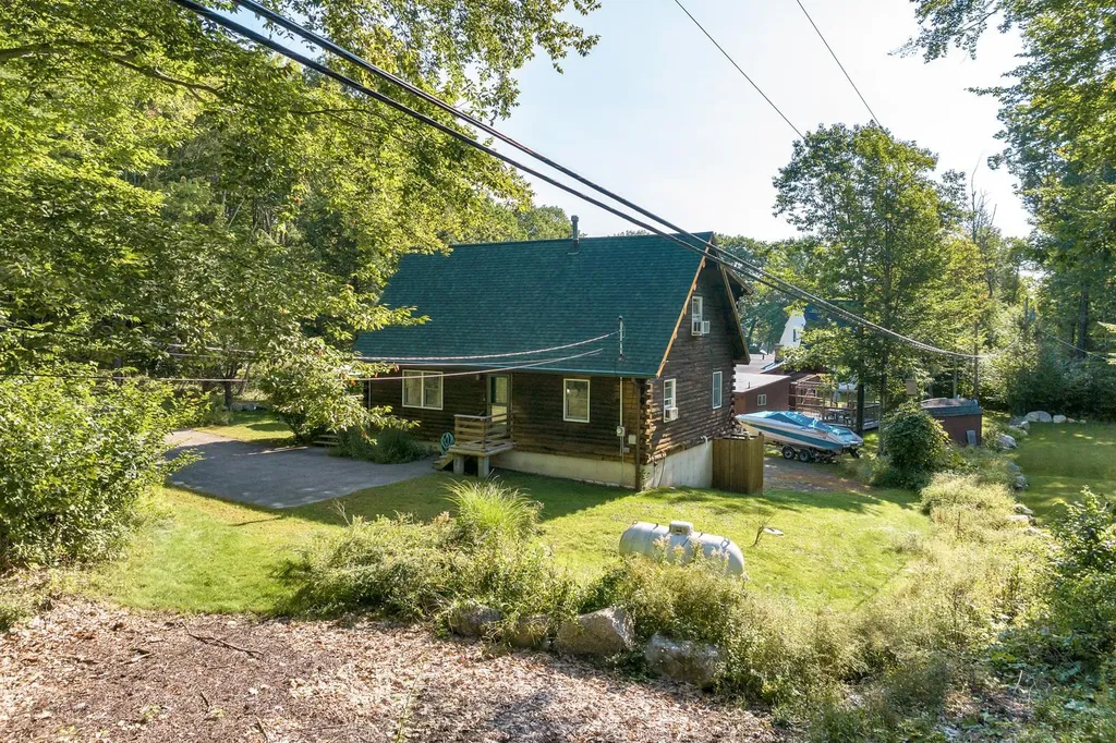 51 Old Barn Road Meredith NH 03253
