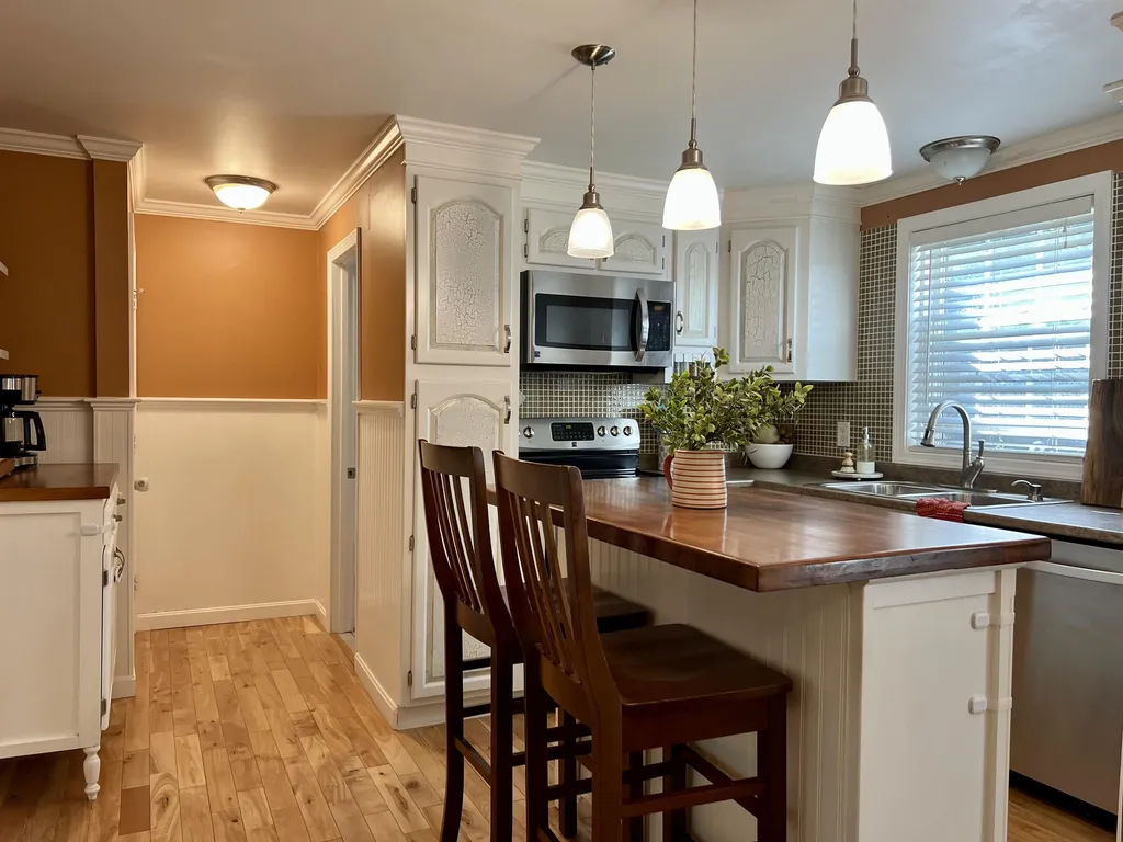 64 Boulder Drive Londonderry NH 03053