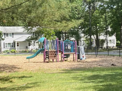 64 Boulder Drive Londonderry NH 03053
