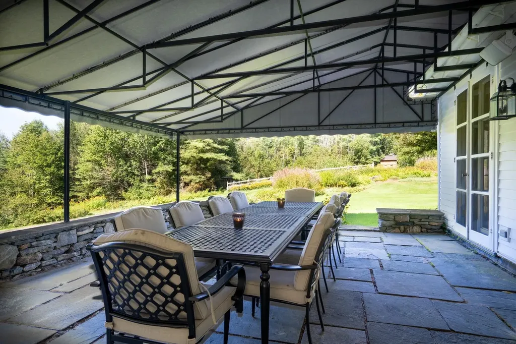 207 Brooks Lane Londonderry VT 05148