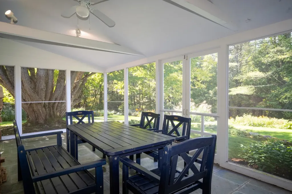 207 Brooks Lane Londonderry VT 05148