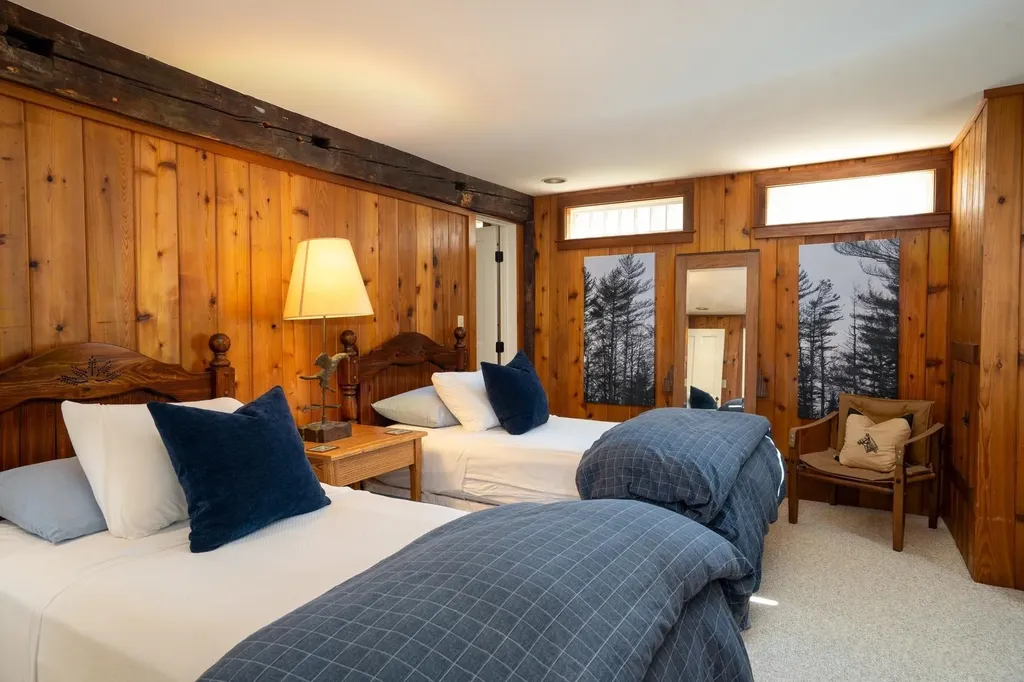 207 Brooks Lane Londonderry VT 05148