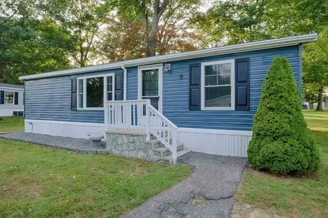 8 Holly Circle North Hampton NH 03862