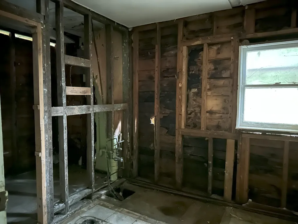 28 Hyde Street Rockingham VT 05101