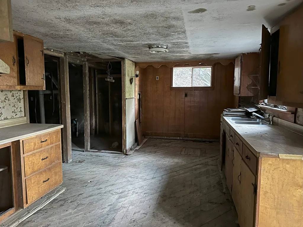 28 Hyde Street Rockingham VT 05101