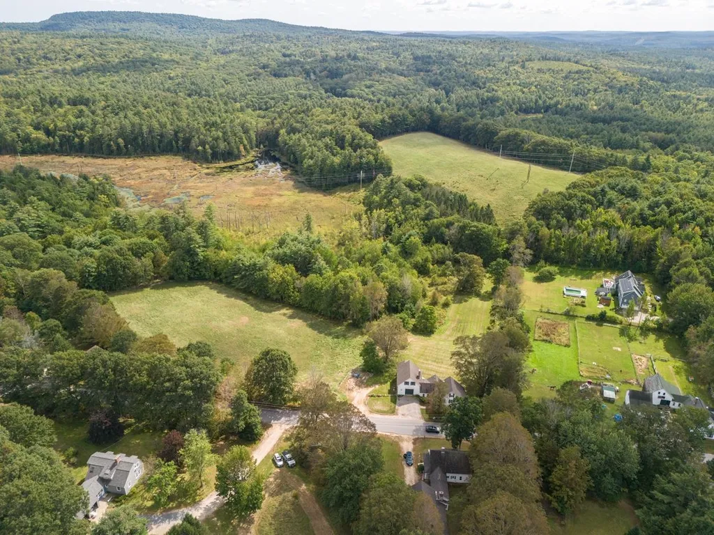 23 Nottingham Road Deerfield NH 03037