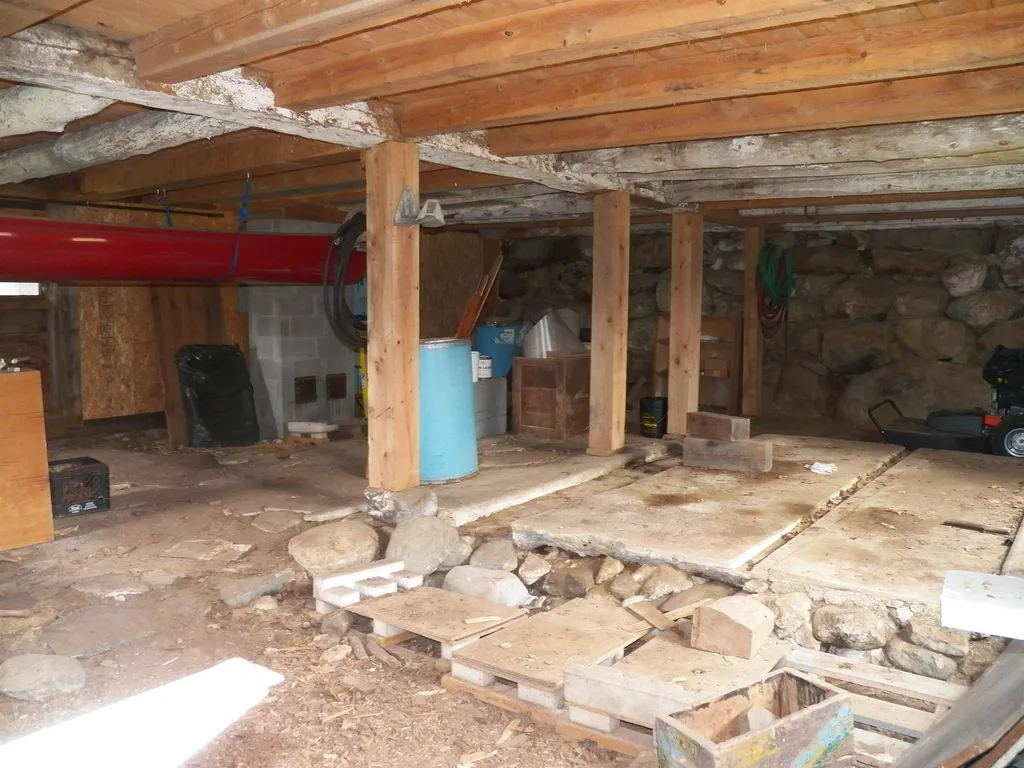 23 Nottingham Road Deerfield NH 03037