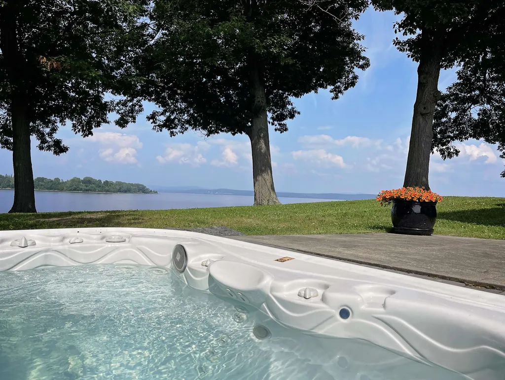 23 Pearl Bay Lane Grand Isle VT 05458