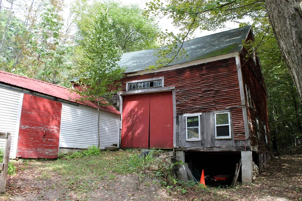 22 Molly Stark Lane New Boston NH 03070