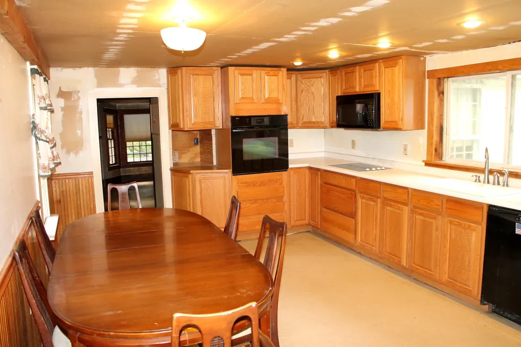22 Molly Stark Lane New Boston NH 03070