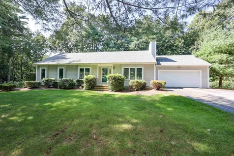 8 Mallard Drive Hudson NH 03051