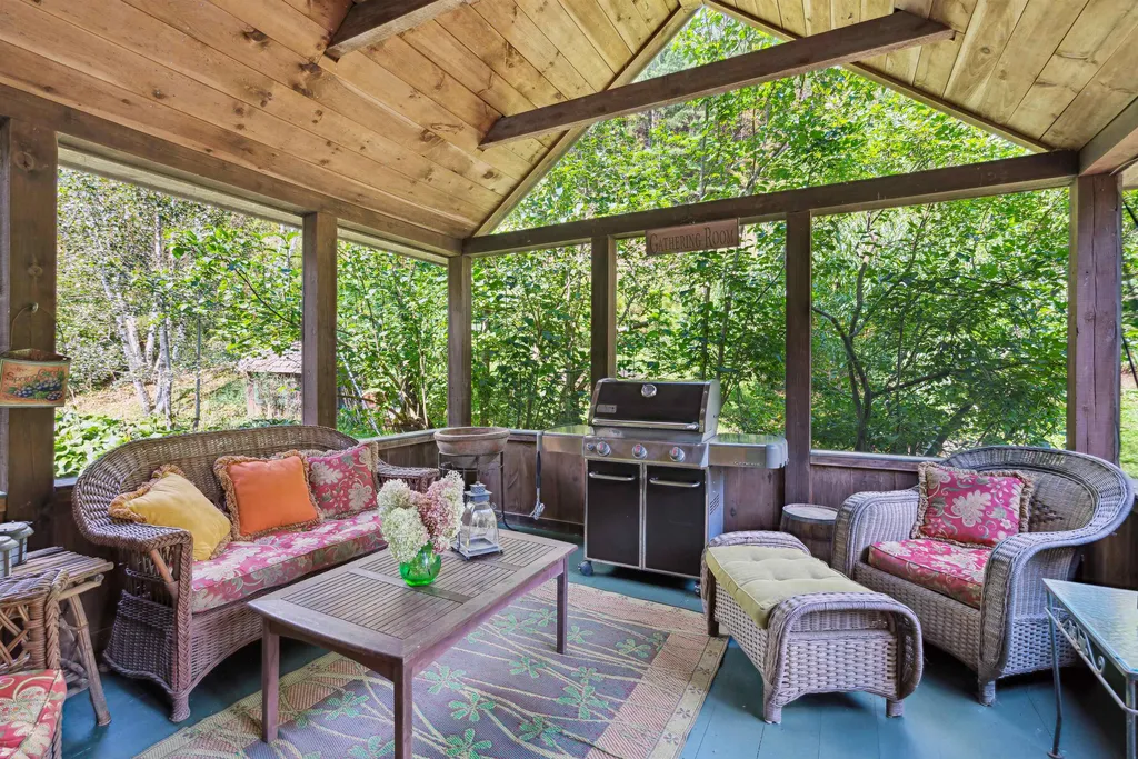 1075 Barber Hill Road Pomfret VT 05091