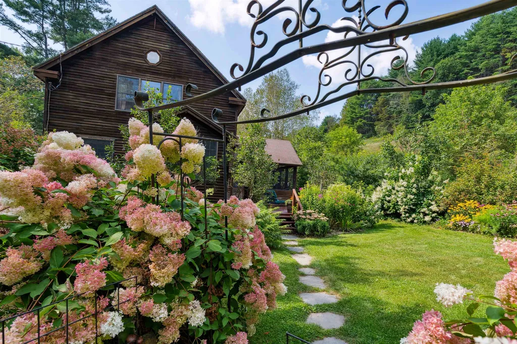 1075 Barber Hill Road Pomfret VT 05091