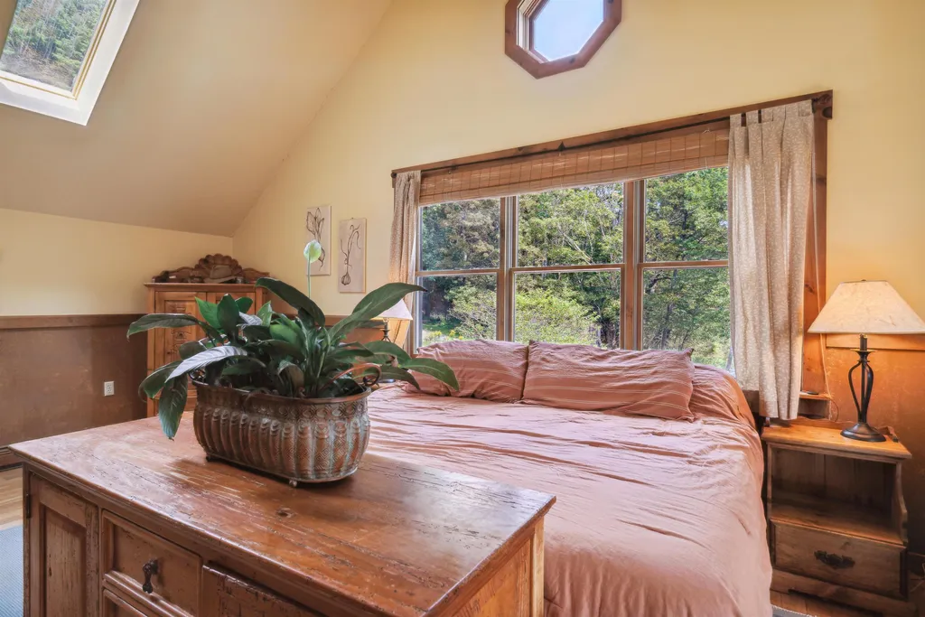 1075 Barber Hill Road Pomfret VT 05091