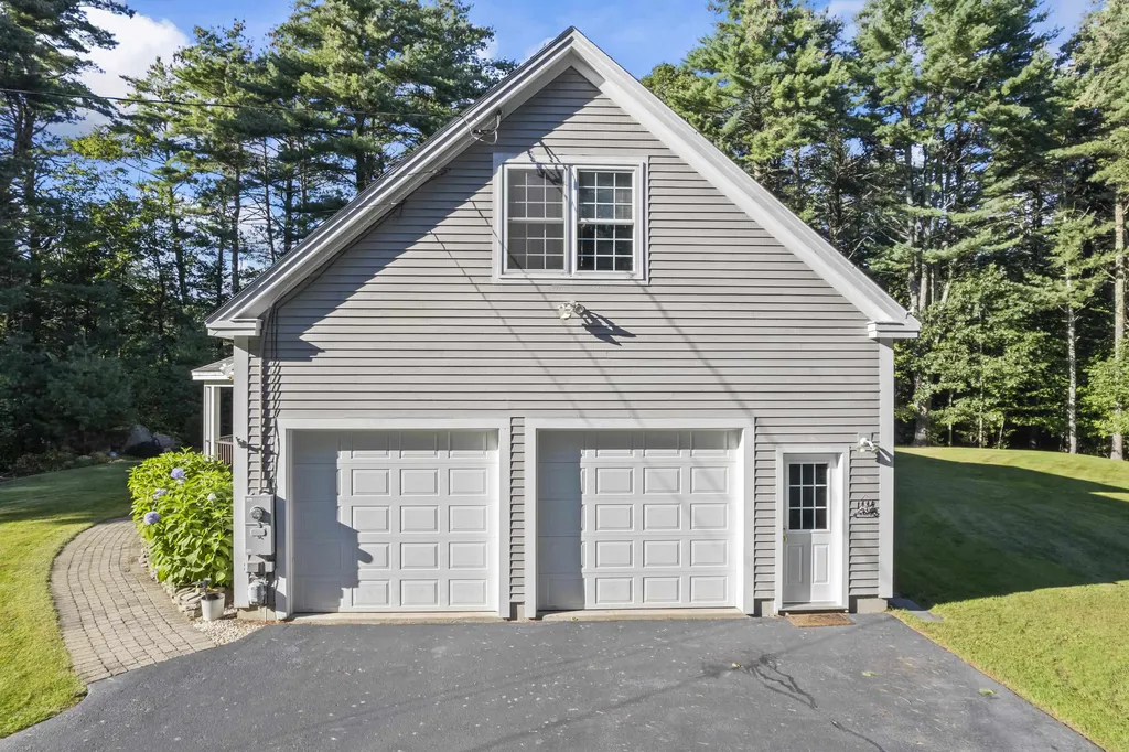25 Logging Road York ME 03902