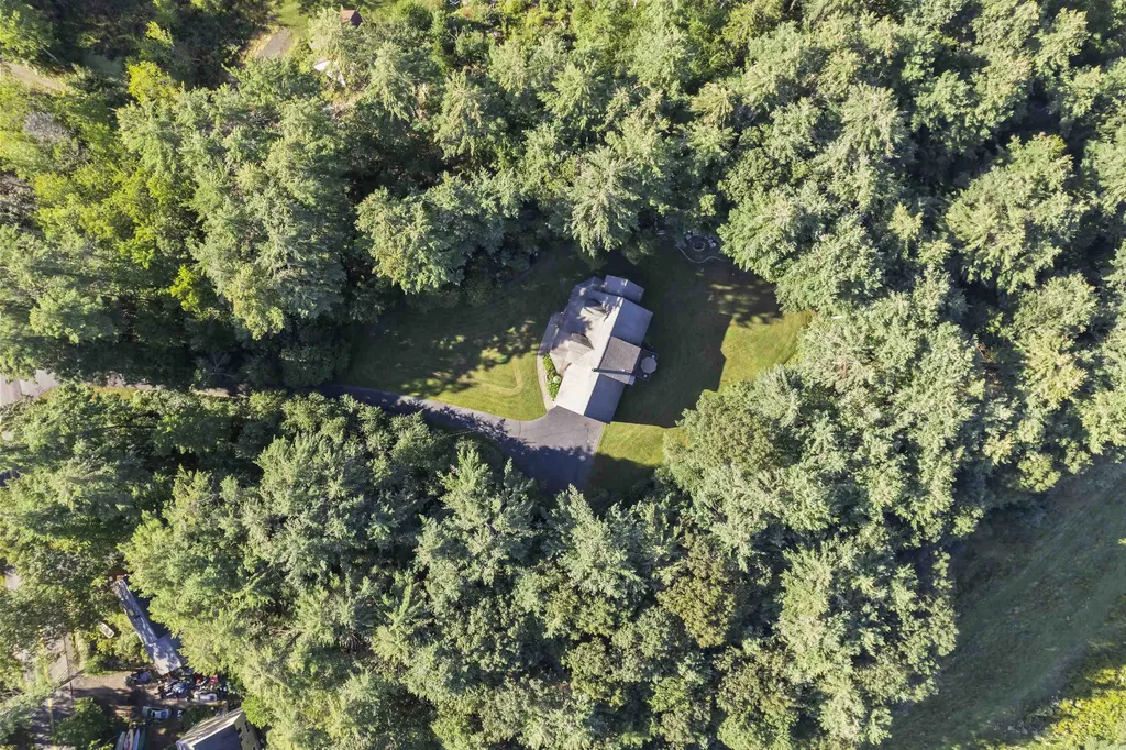 25 Logging Road York ME 03902