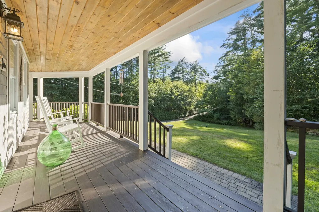25 Logging Road York ME 03902