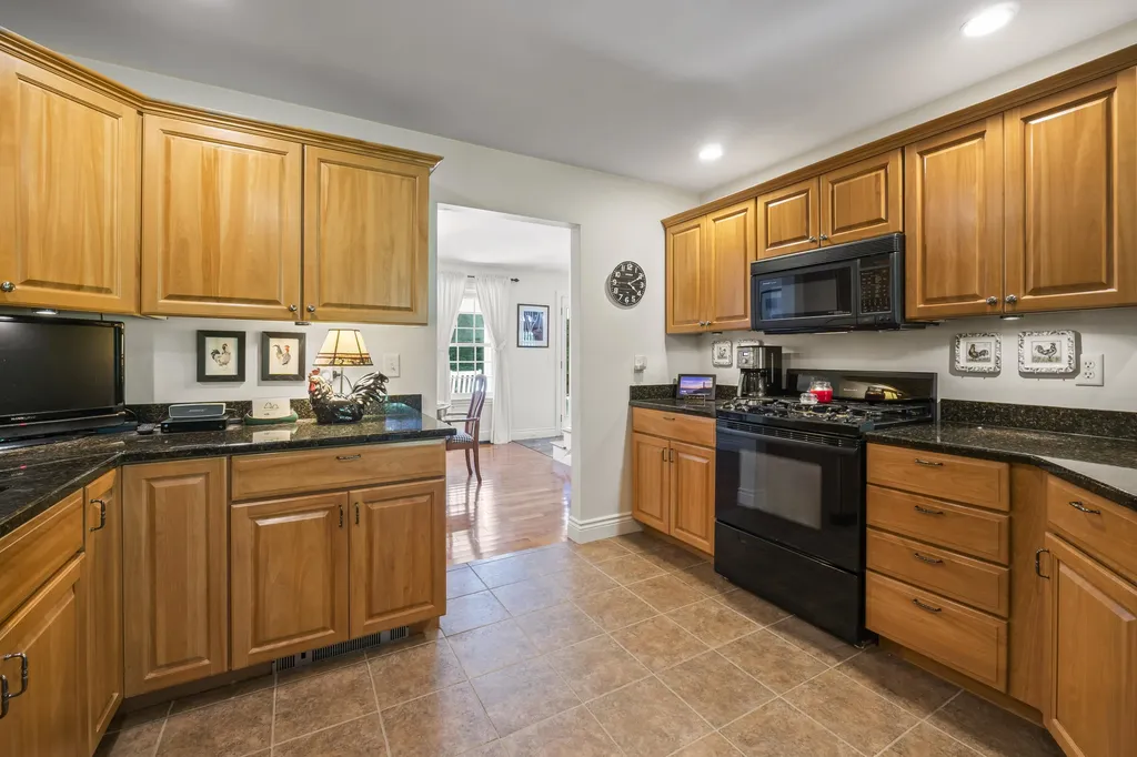 25 Logging Road York ME 03902
