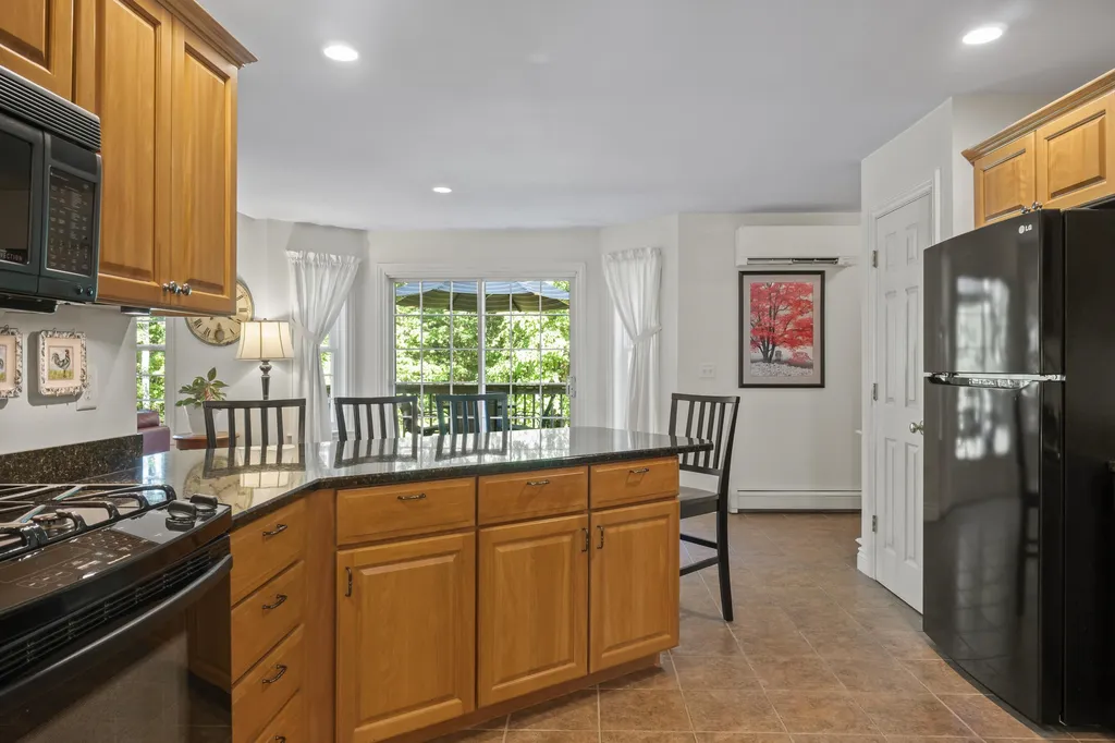 25 Logging Road York ME 03902