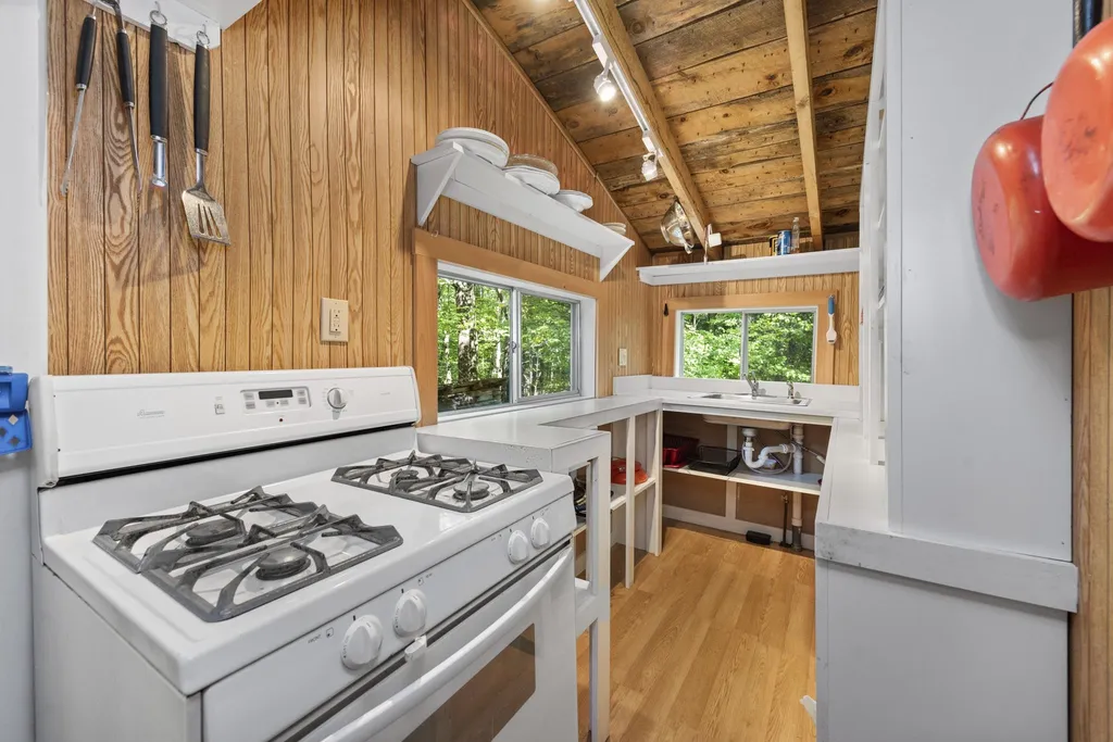 118 Groton Road Hebron NH 03241