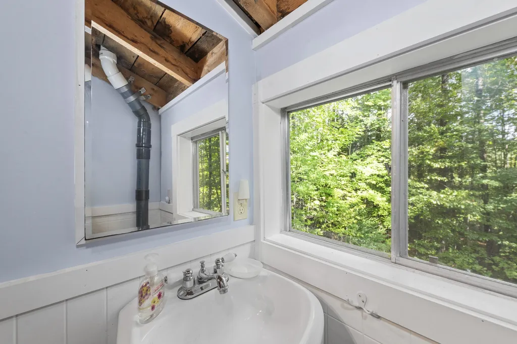 118 Groton Road Hebron NH 03241