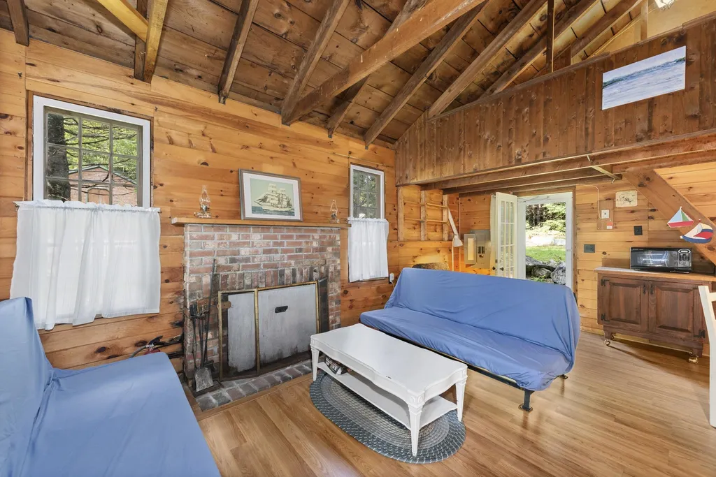 118 Groton Road Hebron NH 03241
