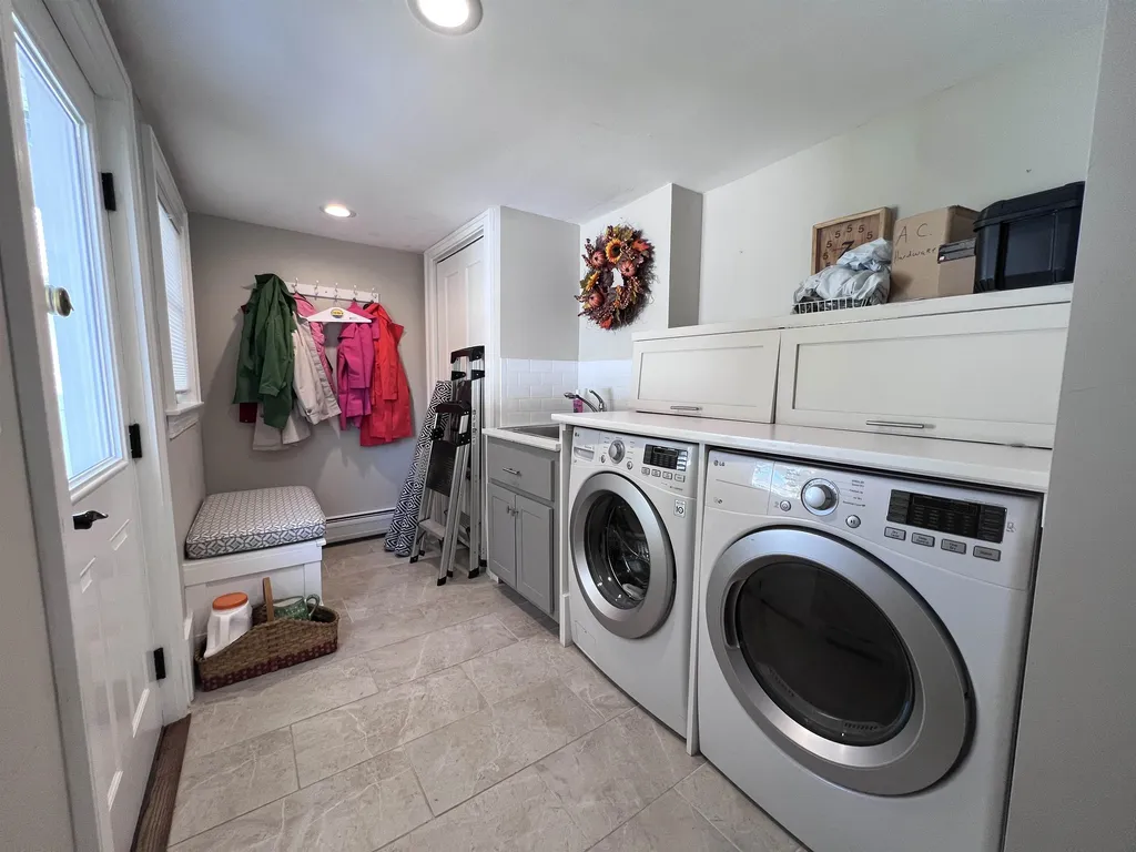 11 Maple Street Exeter NH 03833
