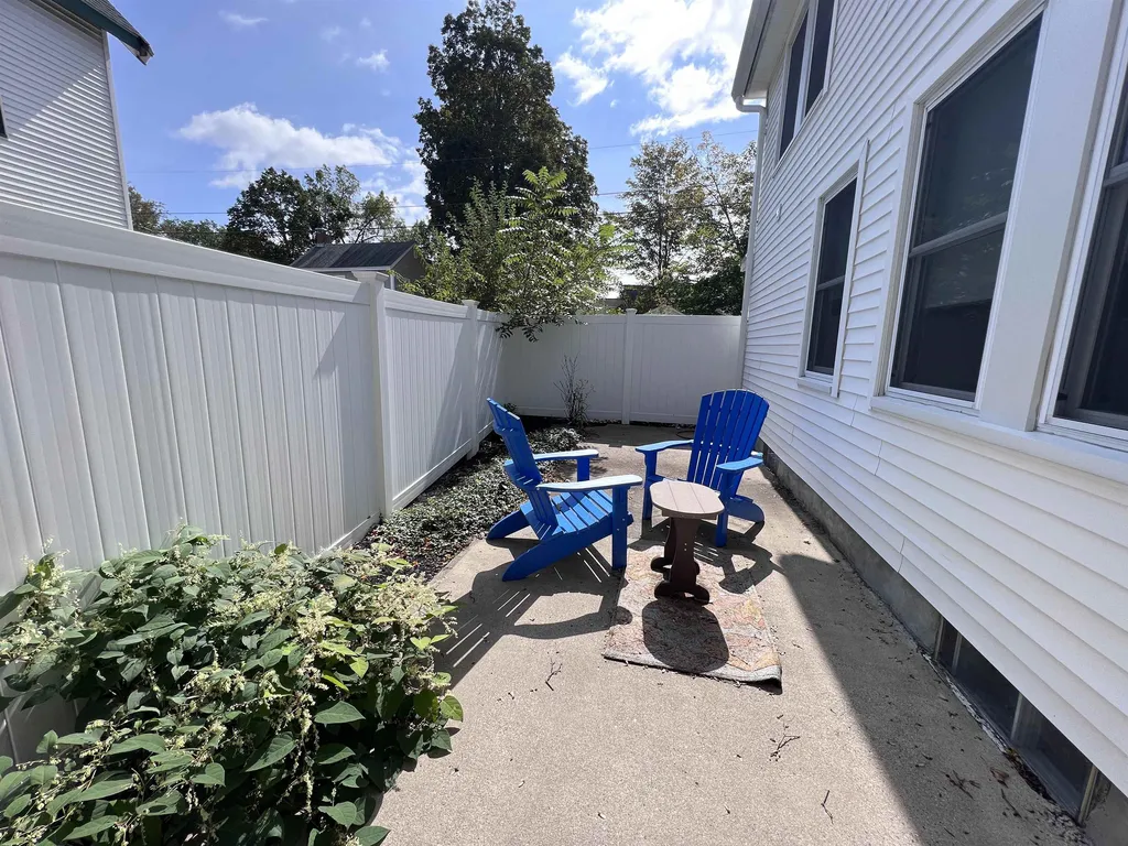 11 Maple Street Exeter NH 03833