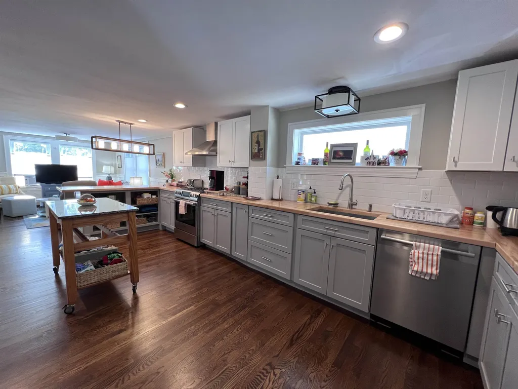11 Maple Street Exeter NH 03833