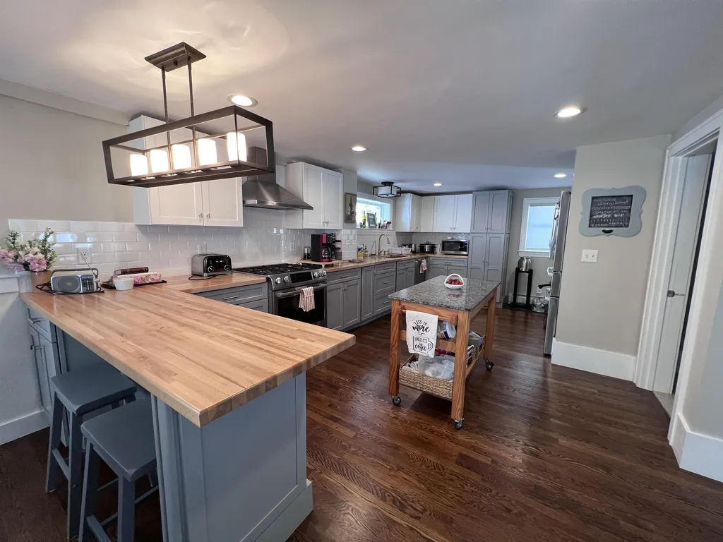 11 Maple Street Exeter NH 03833
