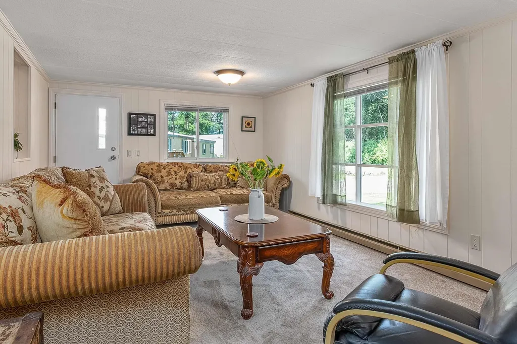 14 Hickory Avenue North Hampton NH 03862