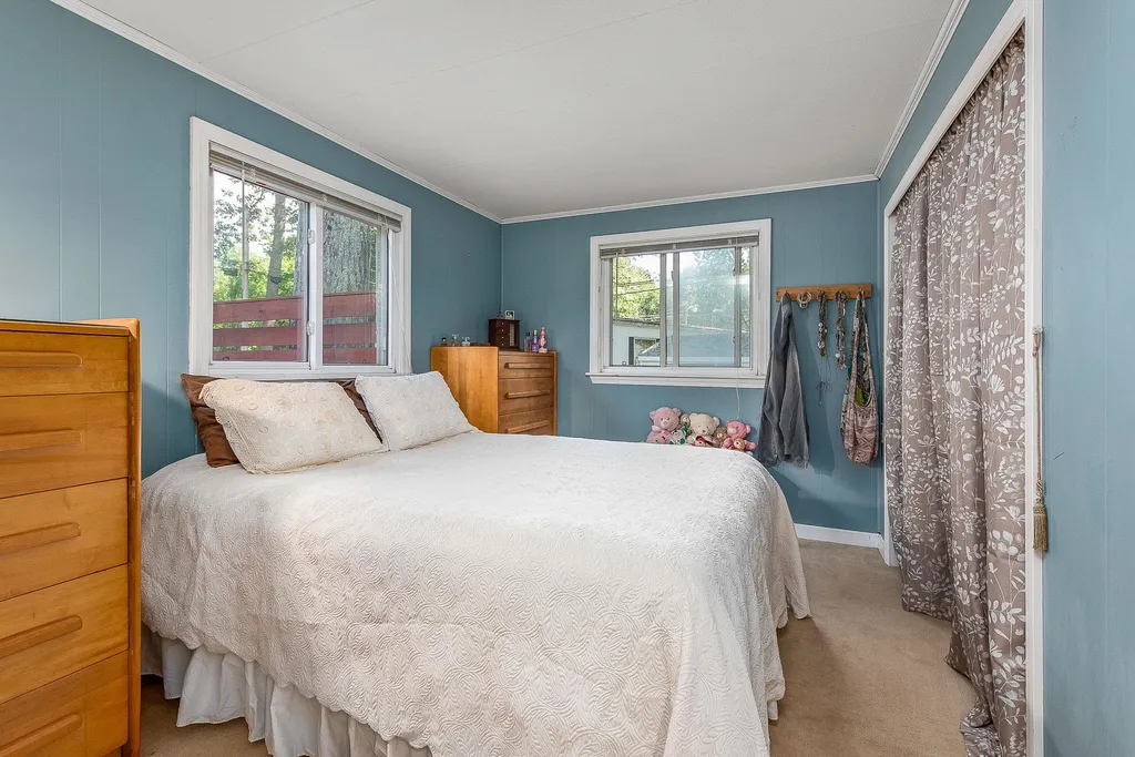 14 Hickory Avenue North Hampton NH 03862