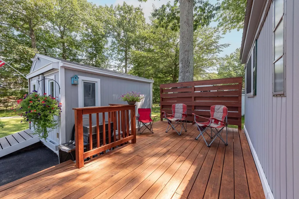 14 Hickory Avenue North Hampton NH 03862