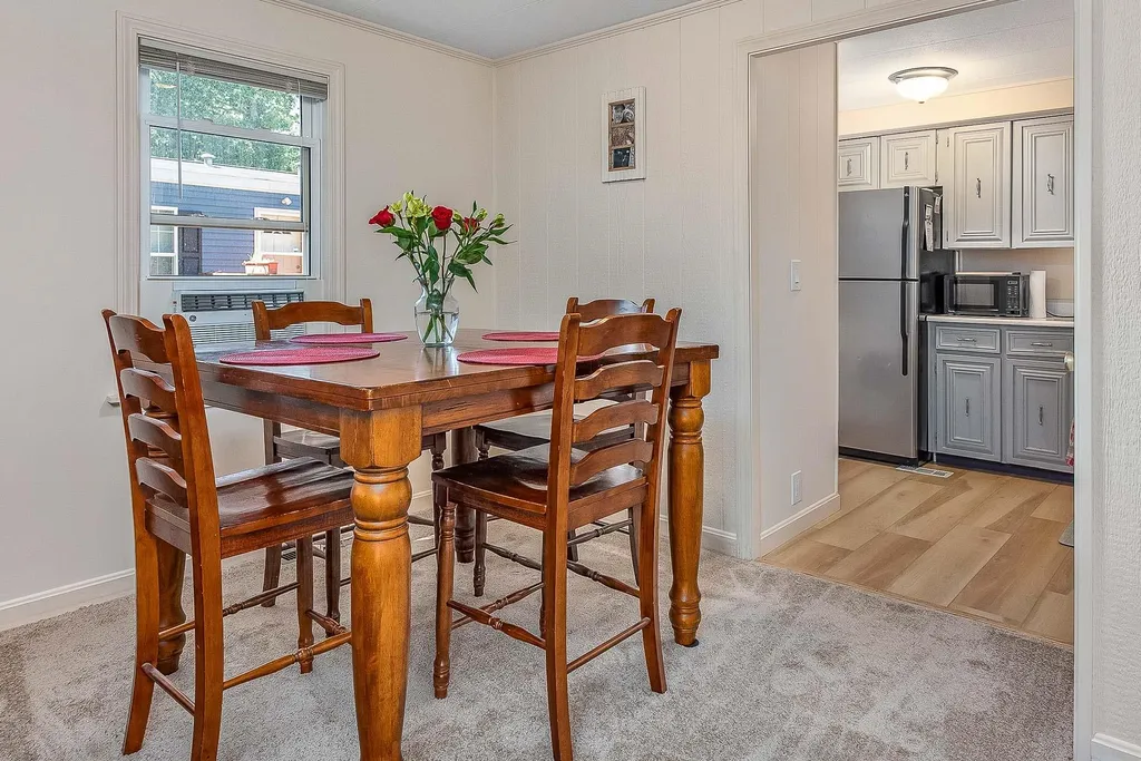 14 Hickory Avenue North Hampton NH 03862