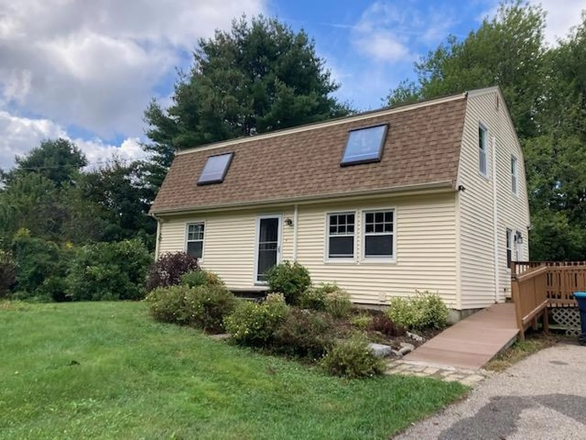 23 High Street Stratham NH 03885