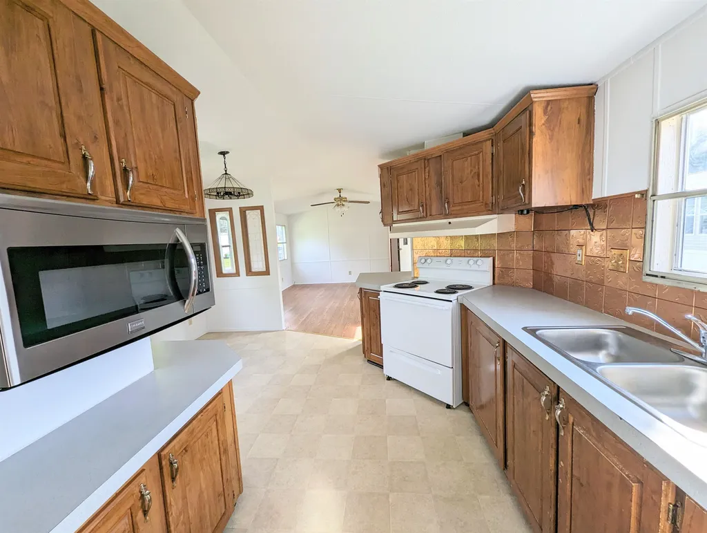 11 Toney Trailer Park Littleton NH 03561