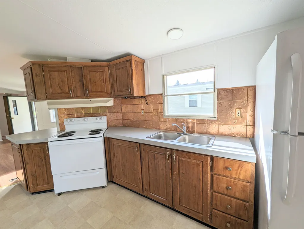 11 Toney Trailer Park Littleton NH 03561