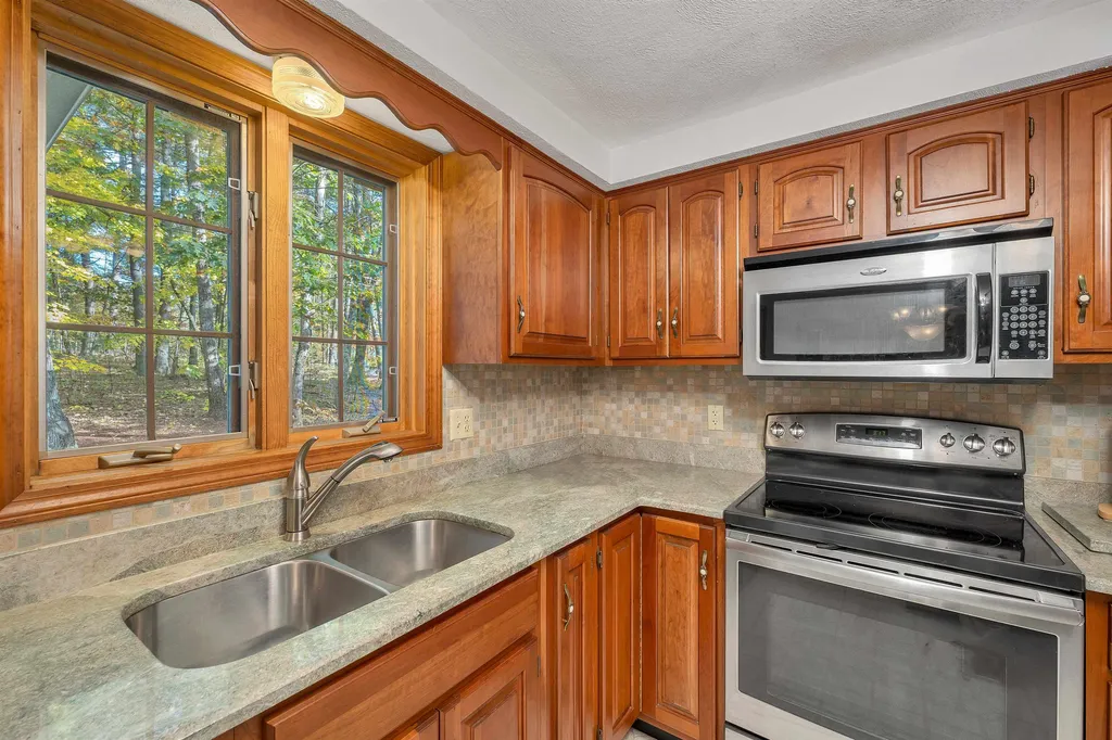 124 Kendall Pond Road Windham NH 03087