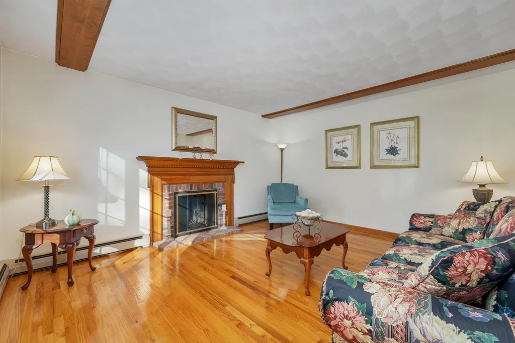 124 Kendall Pond Road Windham NH 03087