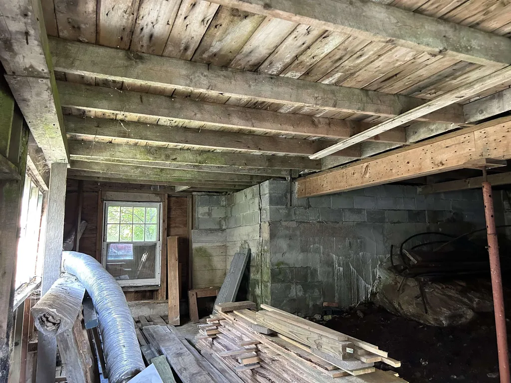 6923 Vt Route 9 Woodford VT 05201