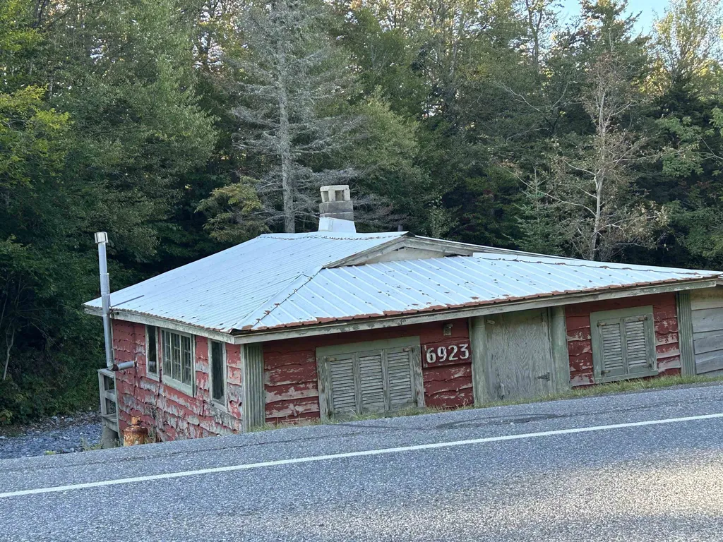 6923 Vt Route 9 Woodford VT 05201