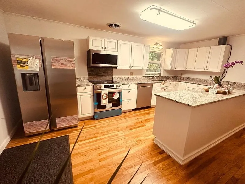16 Snell Road Lee NH 03861