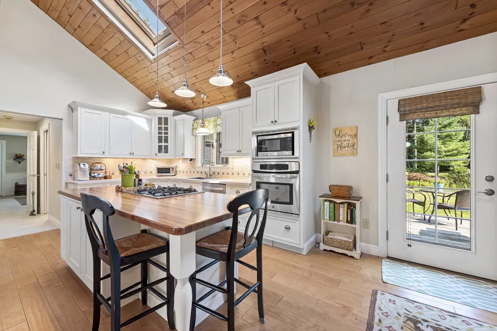198 Whittemore Point Road S Bridgewater NH 03222