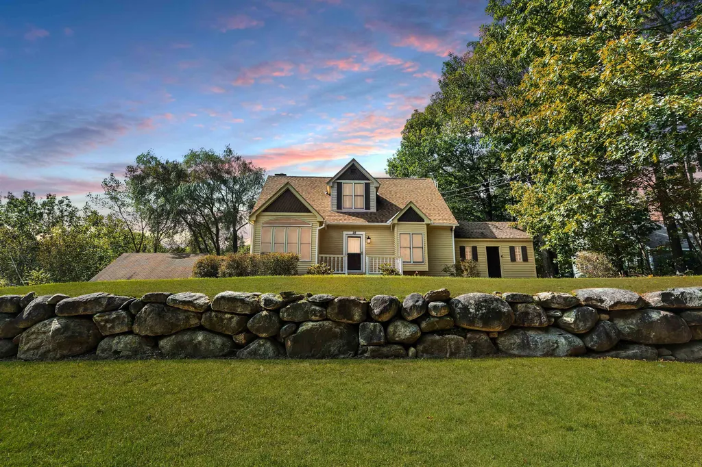 28 Mount Huggins Drive Swanzey NH 03446