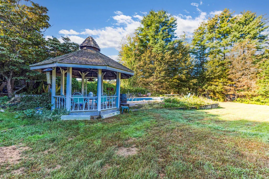 15 Chase Street Kingston NH 03848