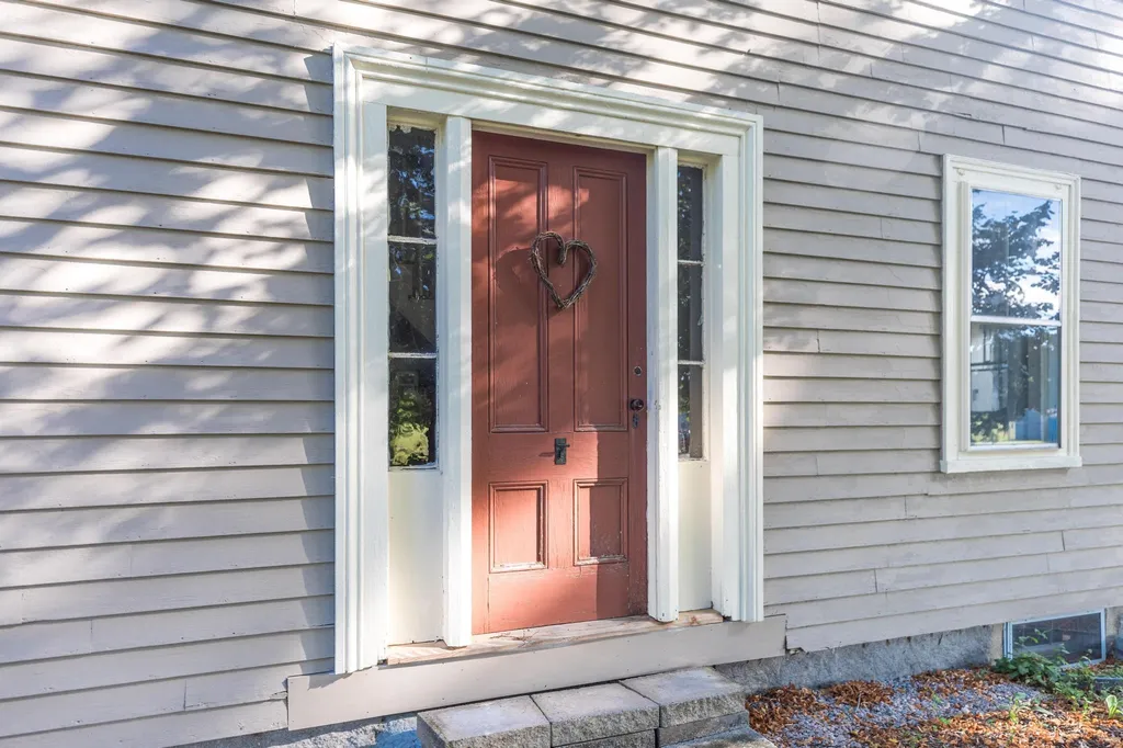 15 Chase Street Kingston NH 03848