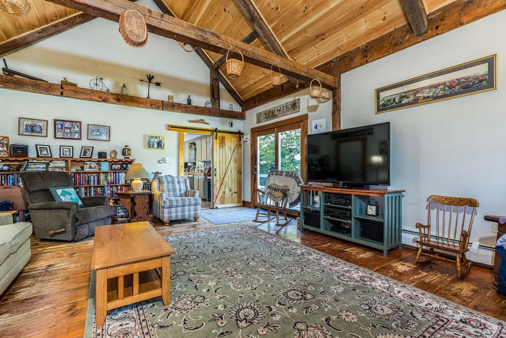 15 Chase Street Kingston NH 03848