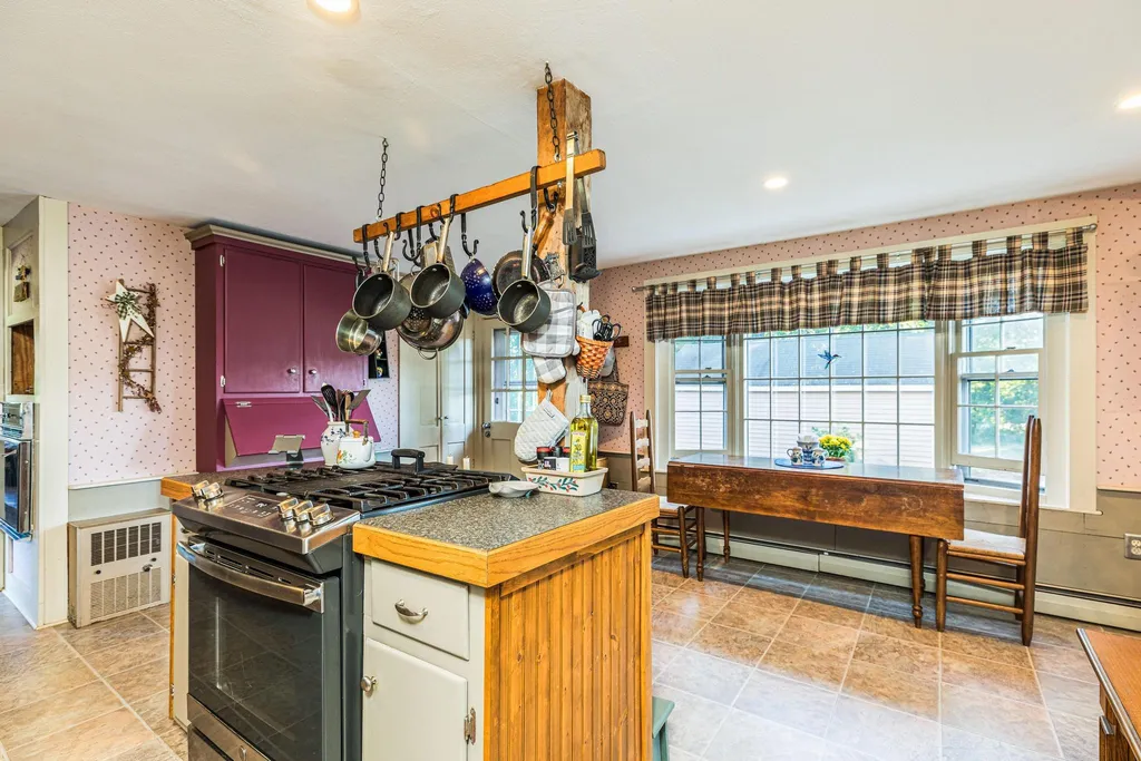 15 Chase Street Kingston NH 03848